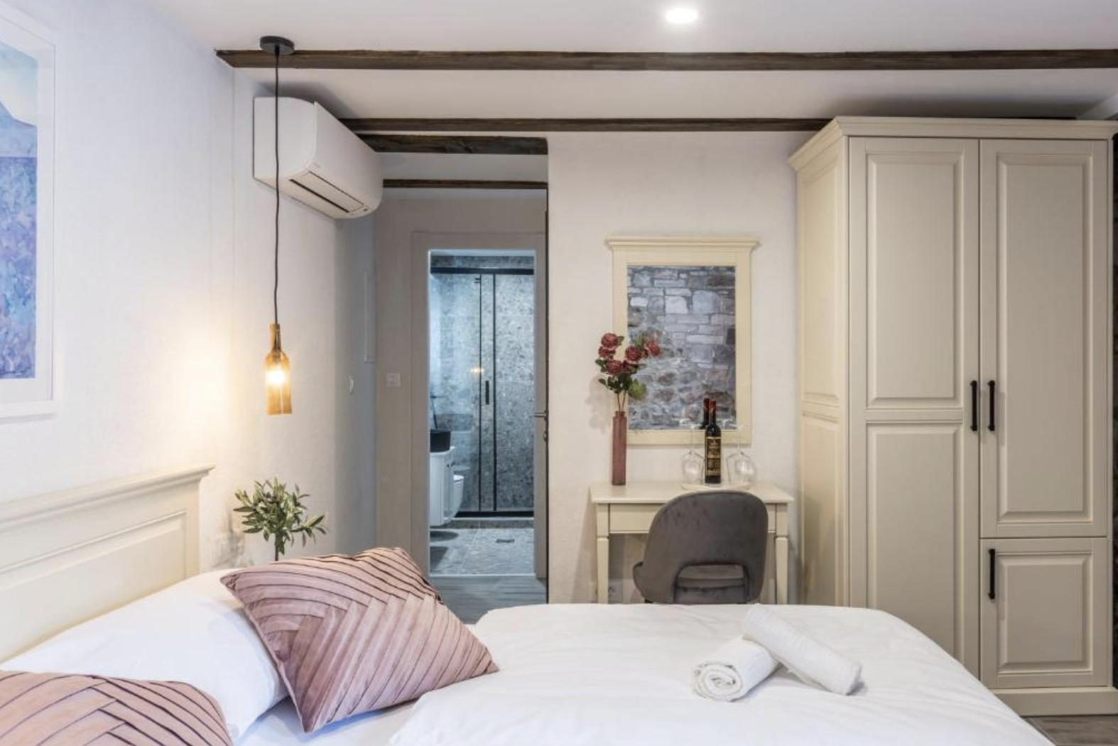 Bright room with pendant light and en-suite bathroom door